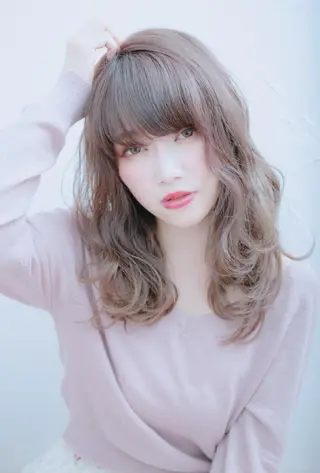 セミロング カラー ヤナ マネージャーのヘアスタイル