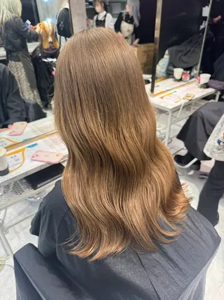 ロング カラー 透明感カラー艶カラー ハイトーンカラーのヘアスタイル