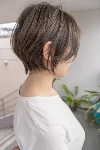 ショート カラー ショート/レイヤー なら石井知希のヘアスタイル