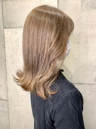 ミディアム 大内 志穂のヘアスタイル