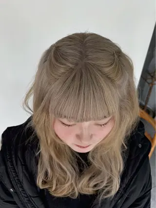 ミディアム mirai/ブリーチ ダブルカラーのヘアスタイル
