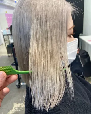 ショート カラー ☘️ブリーチ/ハイト ーン/レイヤー/のヘアスタイル