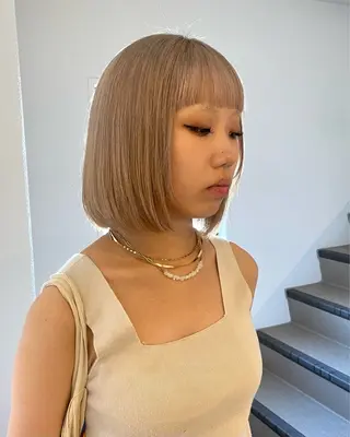 カラー ハイトーン🎀 ボブカット小野百葉のヘアスタイル