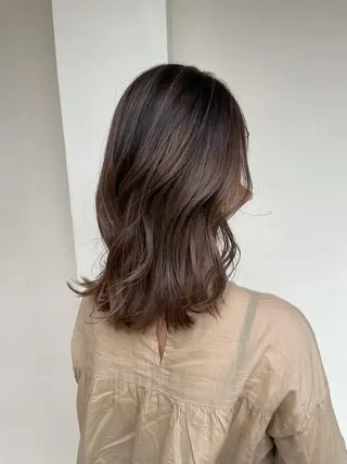 ミディアム 栗林 茉那のヘアスタイル