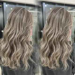 ロング カラー ⚜️ハイライト/レイ ヤー/表参道⚜️✨のヘアスタイル