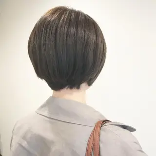 ショート カラー エイト ウメダのヘアスタイル