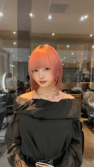 ミディアム ハッシュカット🖤 レイヤー/透けカラーのヘアスタイル