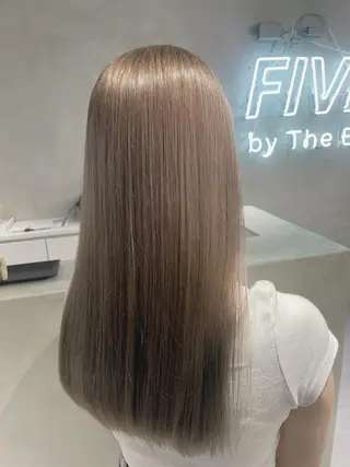 ロング カラー ikuma/ ミルクティーのヘアスタイル