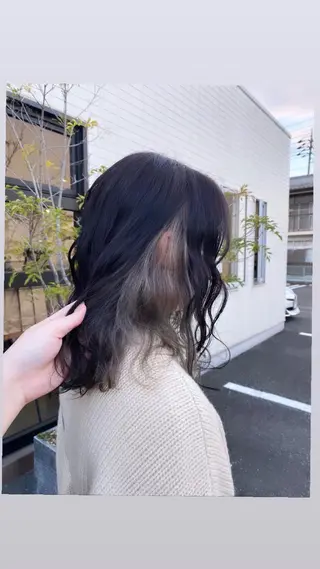 セミロング maco 艶感ハイトーン🦋のヘアスタイル