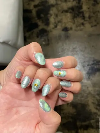 ネイル ♱˖⁺ 𝒎𝒐𝒑𝒊 ⁺のネイルデザイン