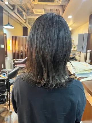 ミディアム トモタニ ミオのヘアスタイル
