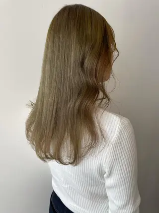 ロング カラー 安藤 佑衣のヘアスタイル