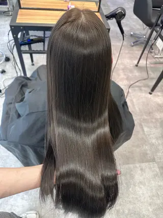 ロング カラー 𝑦𝑢𝑟𝑖𝑎 MIRAのヘアスタイル