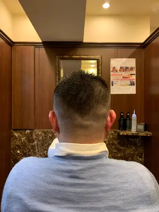 ショート HIRO銀座　バーバーショップ丸の内所属・ヒロ銀座 林のヘアスタイル