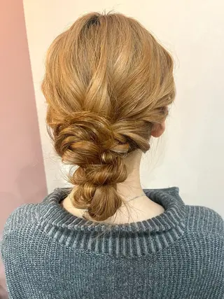 セミロング ヘアアレンジ Mila Akariのヘアスタイル
