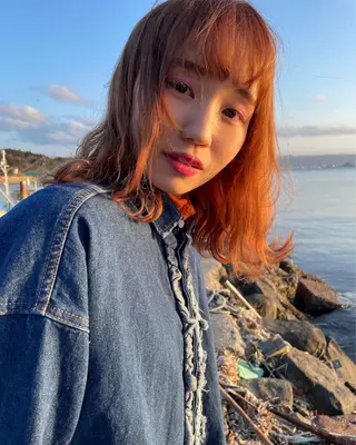 ミディアム カラー tomo🍒パーマ ハイトーン似合わせのヘアスタイル