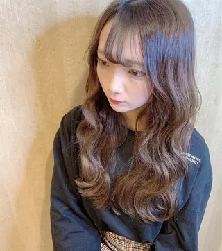 ロング カラー アールバイニーナ所属・R by NINA アールバイニーナのヘアスタイル