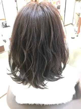 ミディアム カラー スズキ シオリのヘアスタイル