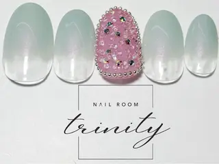ネイル Trinity ネイリストスタッフのネイルデザイン
