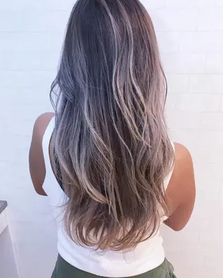 セミロング WATARU🔥／ 外国人風ハイライトのヘアスタイル