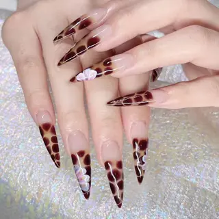 ネイル Queens テイのネイルデザイン