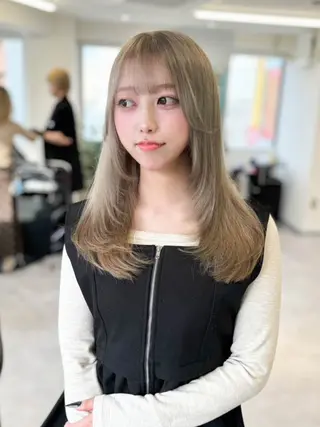 セミロング カラー Elsa エルサのヘアスタイル