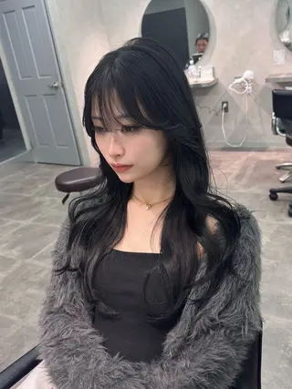 ロング 韓国レイヤーカット 🇰🇷透明感カラーのヘアスタイル