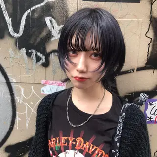 カラー ミディアム ウルフカットデザイン カラー特化アールイーのヘアスタイル
