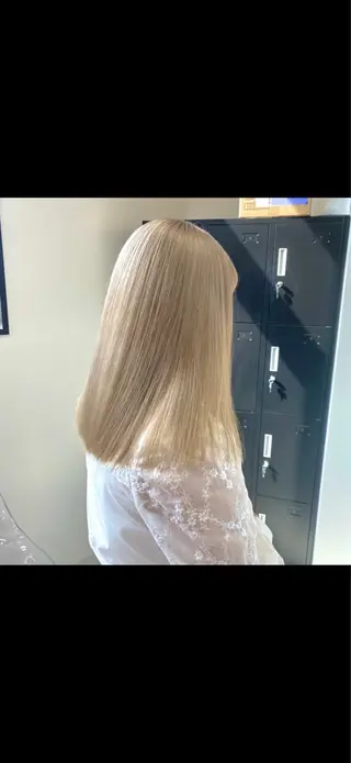 セミロング カラー 岩澤 祐輔のヘアスタイル