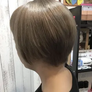 ショート カラー embrace エンブレイスのヘアスタイル