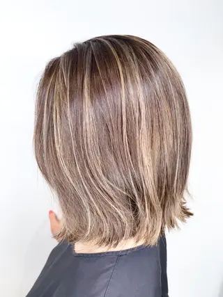 ミディアム カラー 森本 笑のヘアスタイル