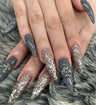 ネイル GRANDEUR焼津 MEI🪼のネイルデザイン