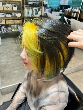 ショート 個性派デザインカラー 👶RENAのヘアスタイル