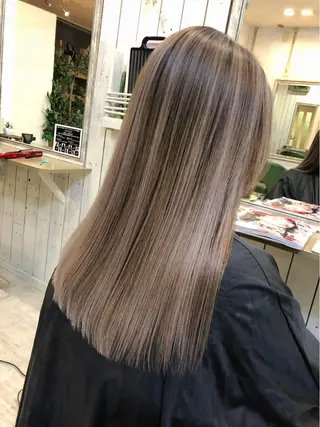 セミロング 韓国レイヤー外国人風 透明感カラー髪質改善のヘアスタイル