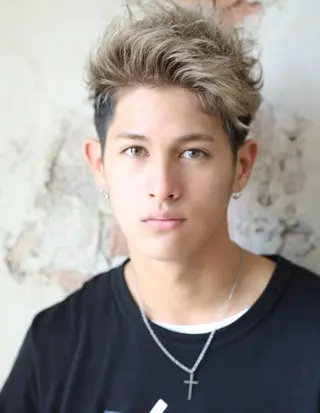 ショート カラー 横野 孝志のヘアスタイル