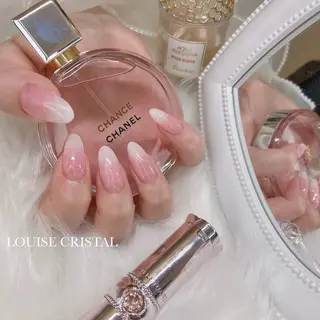 ネイル LOUISE CRYSTALのネイルデザイン