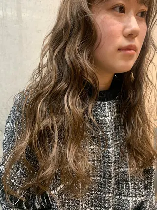 ロング カラー Aust hair Stella新宿所属・Yuki☺︎パーマ レイヤーカットウルフのヘアスタイル