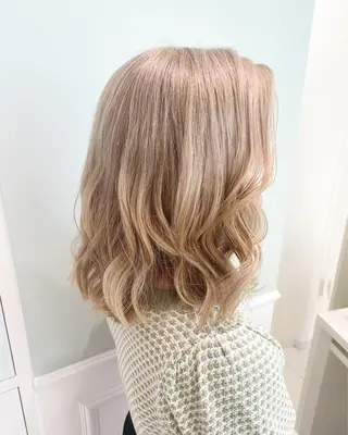 ミディアム カラー カマチョ タイスのヘアスタイル