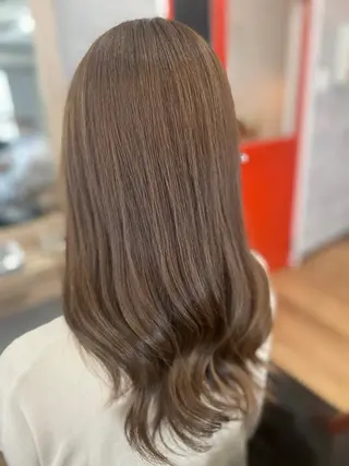 セミロング カラー _White所属・ＳＨＩ ＺＵのヘアスタイル