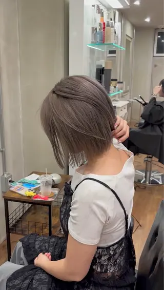 ショート カラー 竹原 沙希のヘアスタイル
