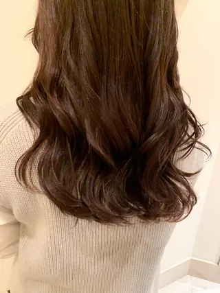セミロング カラー 青山 莉奈のヘアスタイル