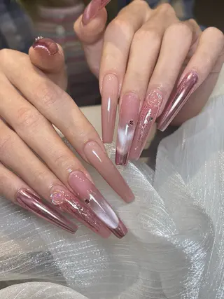 ネイル Elia Nail Salon池袋西口店所属・Saur Nailのネイルデザイン