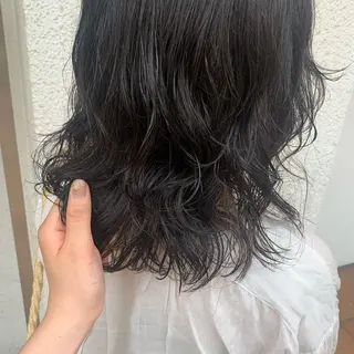 ミディアム カラー パーマ putri 川邉 優花のヘアスタイル