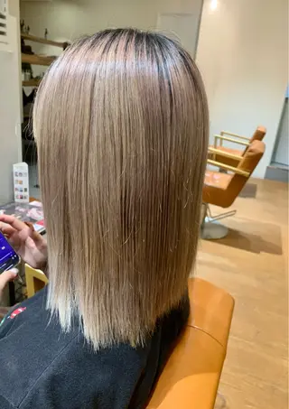 ミディアム 秋野 遥のヘアスタイル