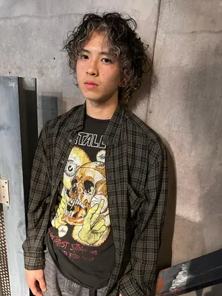 ミディアム パーマ メンズ GO TODAY シェアサロン　原宿本店所属・原宿↔︎浦和　美容師 折笠　亮のヘアスタイル