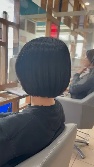 ショート レイヤーカット/ 縮毛矯正/海音のヘアスタイル