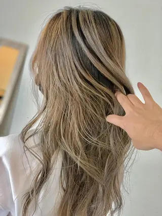 セミロング ブリーチ毛に縮毛矯正 ✨カラー✨山田 正幸のヘアスタイル