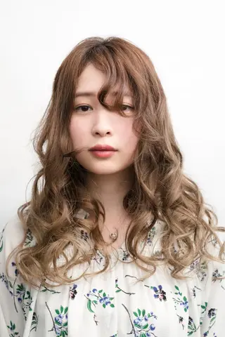 ロング ヘアーズベリー 藤本のヘアスタイル