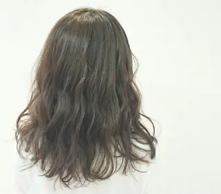 ロング カラー 透明感ハイライト◎ 伊藤夏海のヘアスタイル