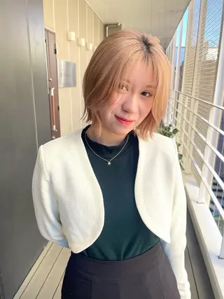 ショート カラー ヘアアレンジ mika｜ブルーカラ ー｜ハイトーンカラーのヘアスタイル